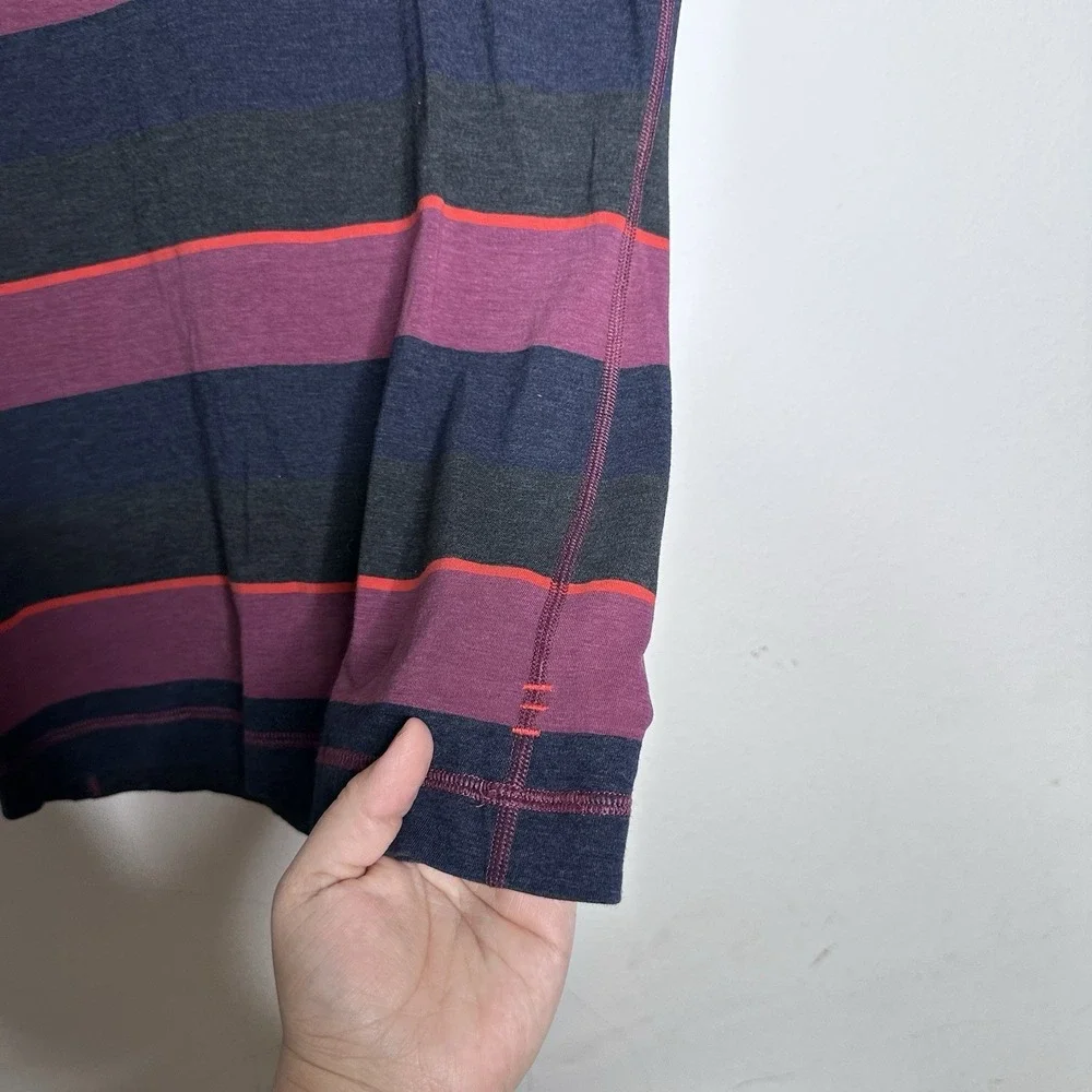 Lululemon Short Sleeve Striped V-Neck T Shirt Size Small Casual Stretch